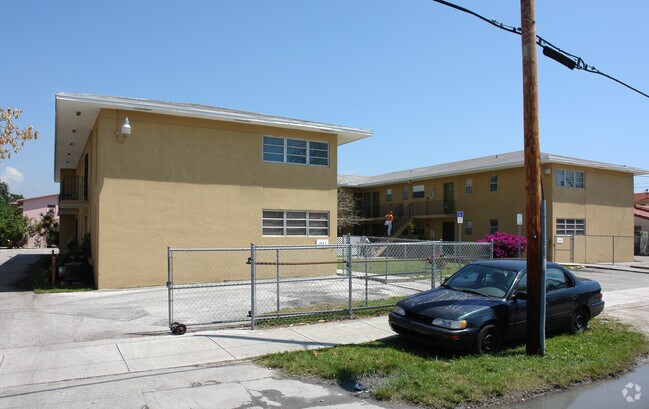 Building Photo - Umbria Apartments