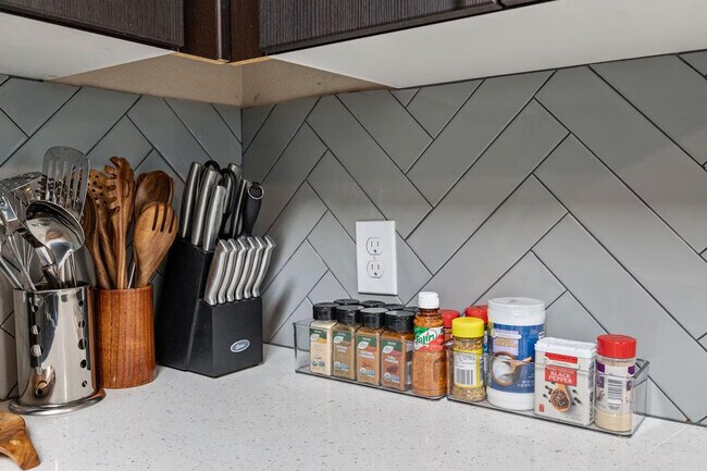 Building Photo - 2507 W Villa Rita Dr