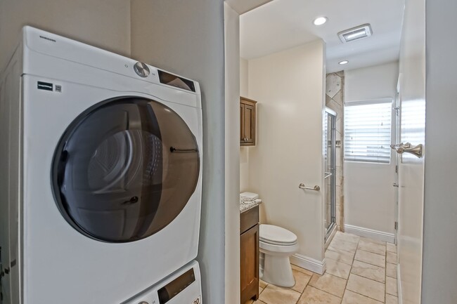 Building Photo - CHARMING, BRIGHT & AIRY HOME (THE MIDDLE OF 3 DETACHED HOUSES ON LOT) W/ 1-CAR GARAGE + DRIVEWAY ...