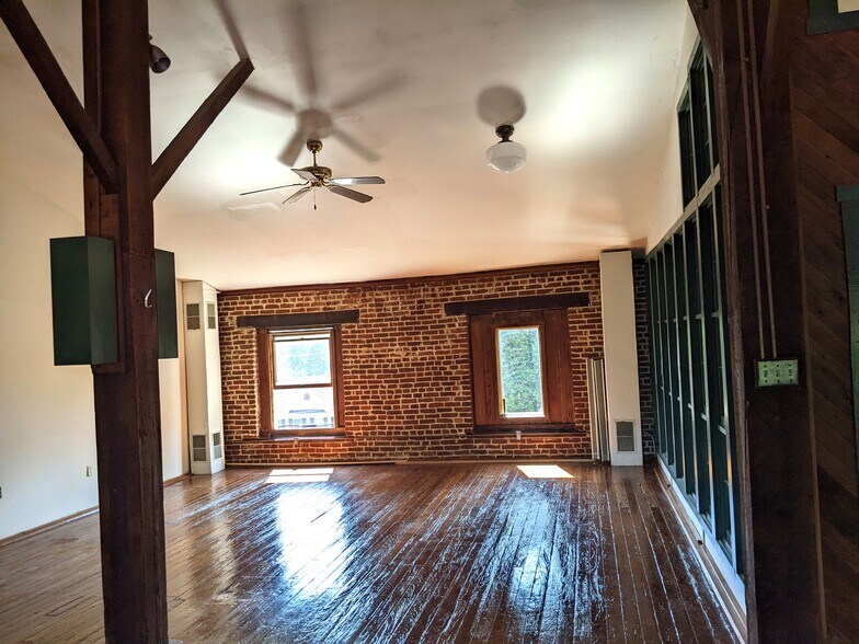 Bedroom - 11 Spruce St