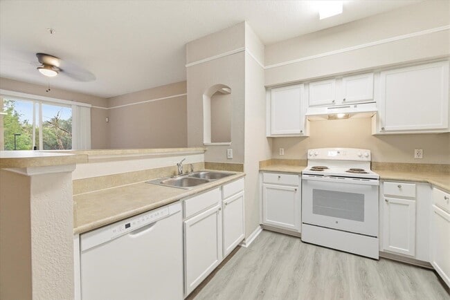 Building Photo - 2801 Chancellorsville Dr