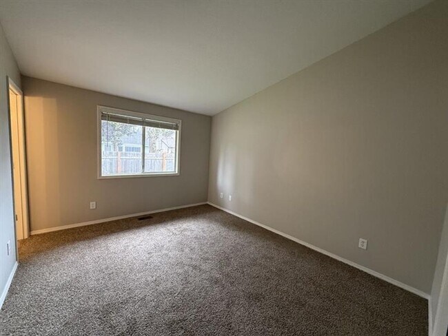 Building Photo - 1333 SW 178th Ave