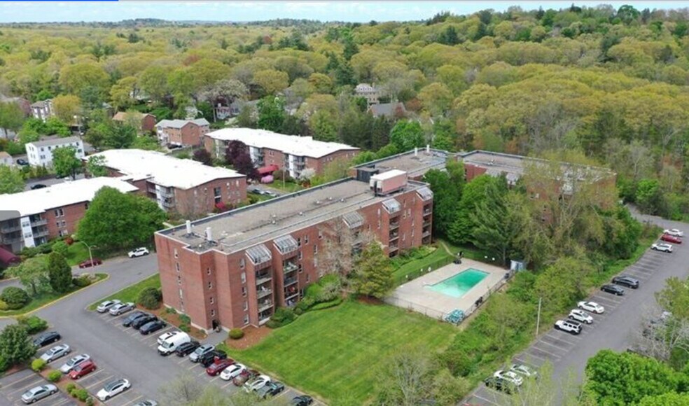 Building Photo - 50 Broadlawn Park