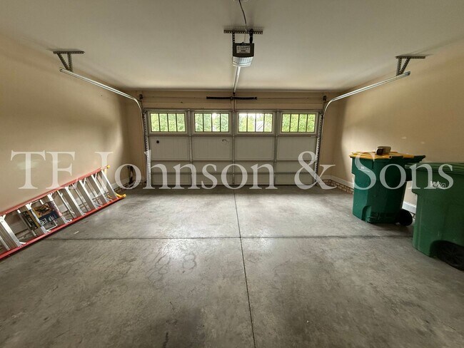 Building Photo - Beautifully Appointed Home in Clemmons