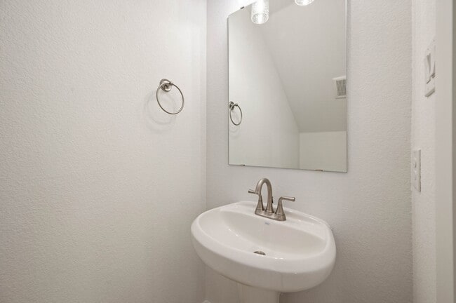 Building Photo - 2629 Tanager St