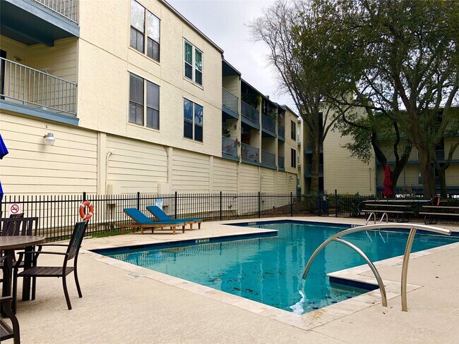 Building Photo - 4001 E NASA Pkwy