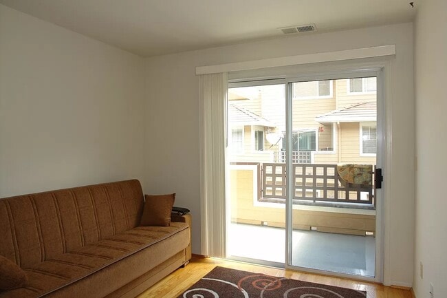 Building Photo - 455 Mill River Ln