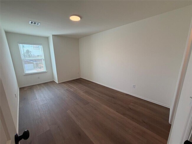 Building Photo - 303 Aaran Way