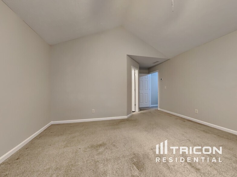 Building Photo - 7061 Saratoga Dr