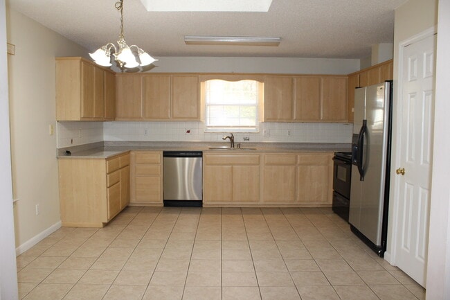 Building Photo - 305 Ashley Dr