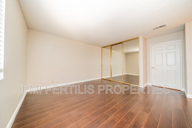 Building Photo - 1229 Hibiscus St