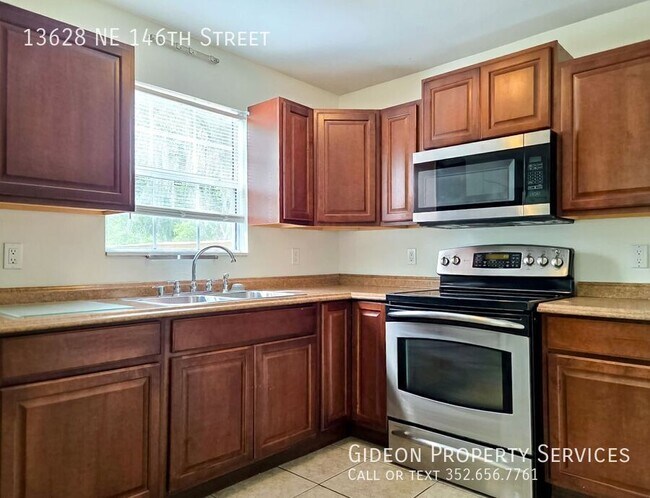 Building Photo - 13628 NE 146th St