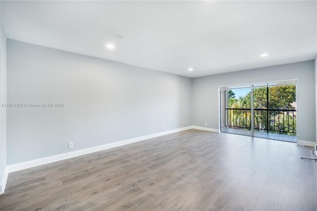 Building Photo - 13707 Kendale Lakes Cir