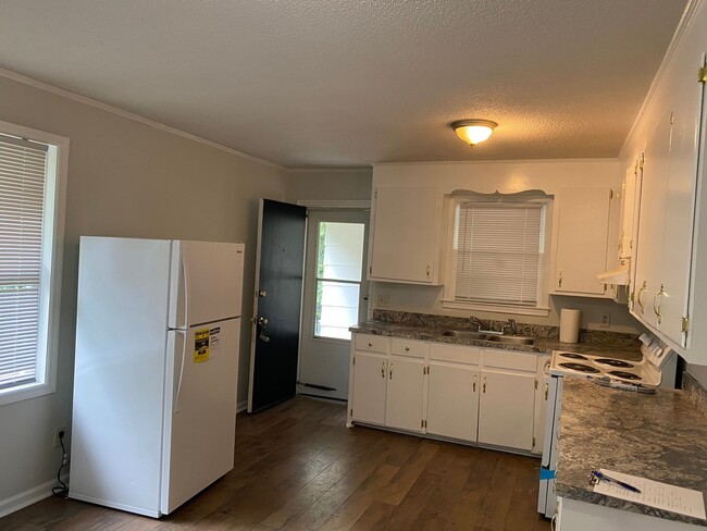 Building Photo - 145 Aster Cir