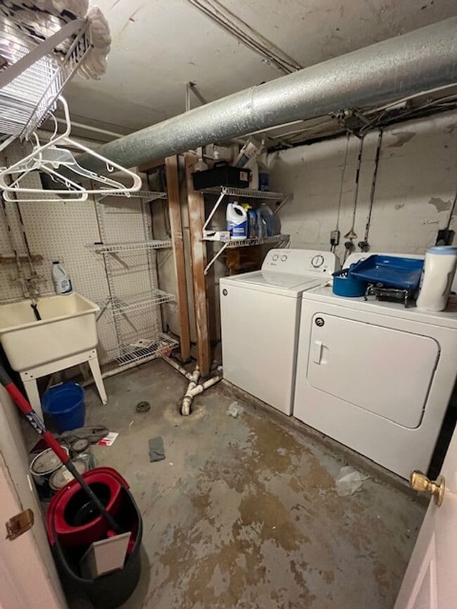 Building Photo - 2 bed 2 bath Single Family Home in Bexley w/ Bonus Rooms