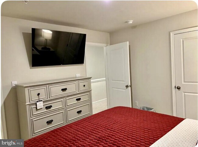 Building Photo - 5088 Silver Oak Dr