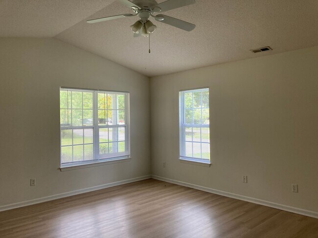Building Photo - Three Bedroom, Two Bath House on Masonboro Loop