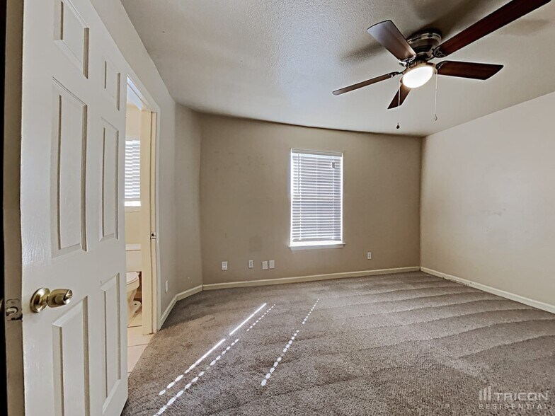 Building Photo - 9722 Spruce Ridge Dr