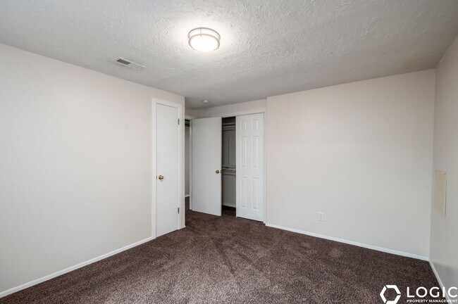 Building Photo - 12055 Cinnamon Ridge Rd
