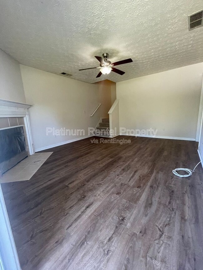 Building Photo - 9260 Golf View Dr