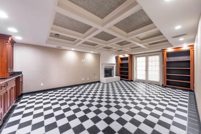 Building Photo - Elegant Townhome in Colonial Williamsburg