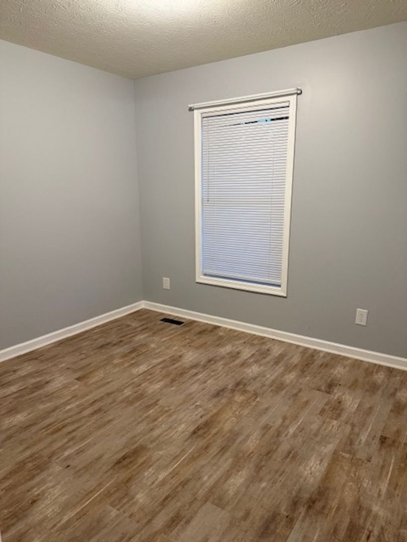 Building Photo - 199 Basin Dr