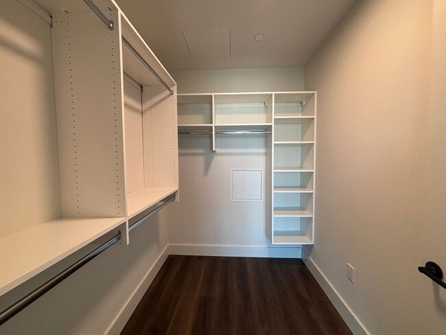 Building Photo - Upscale 1BR Apt in Burlington - 5th Floor ...