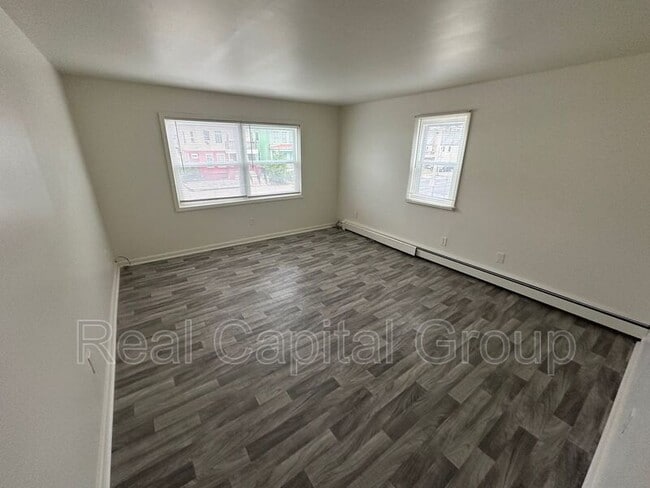 Building Photo - 1316 State St