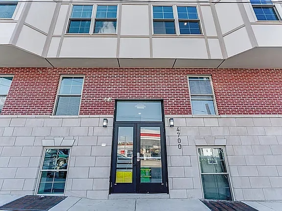 Building Photo - 4701 Chestnut St