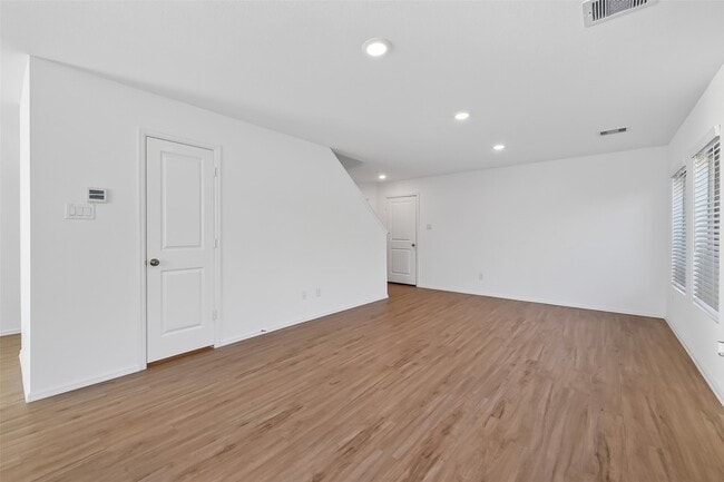 Building Photo - 7402 Clover Chase Dr