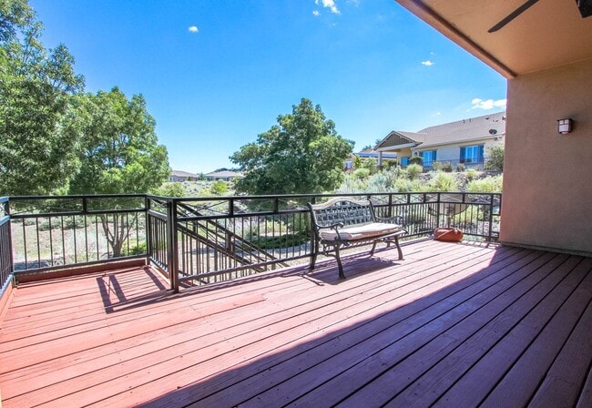 Building Photo - Willow Hills Home