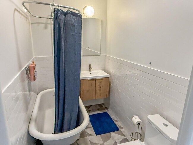 Building Photo - 5-7 Rock City Rd