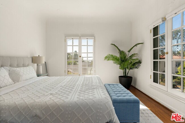 Building Photo - 6065 Scenic Ave