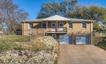 Building Photo - Bright & Spacious 3-Bedroom Duplex Unit on Large Corner Lot with Wood Floors & Garage!