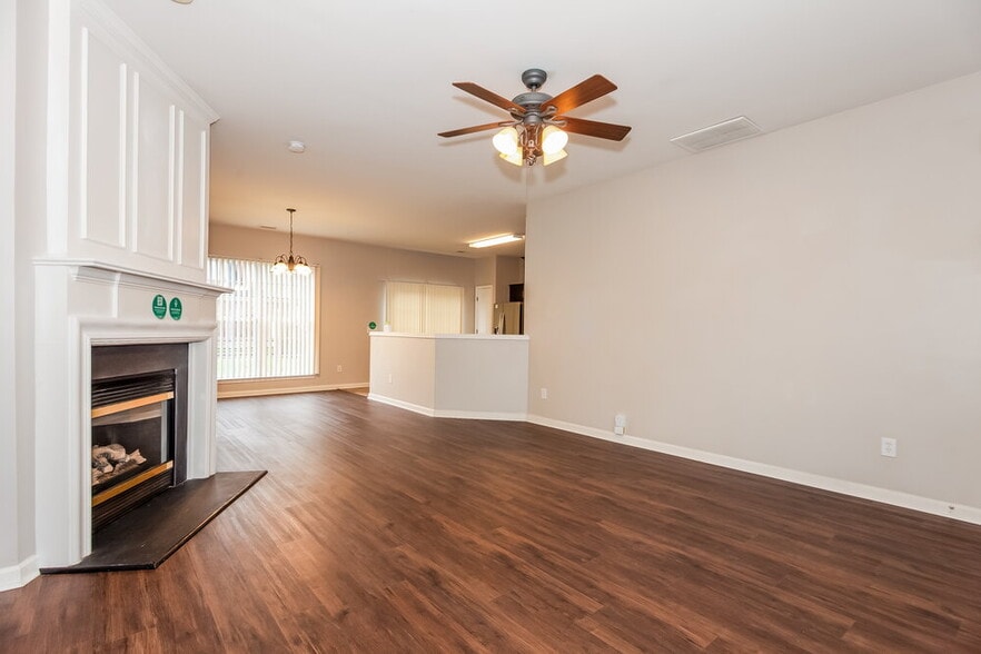 Building Photo - 2728 Wingdale Dr