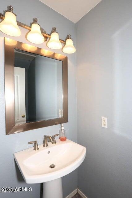 Building Photo - 7931 W Rose Garden Ln