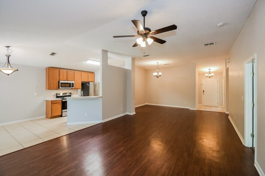 Building Photo - 3382 Westfield Dr