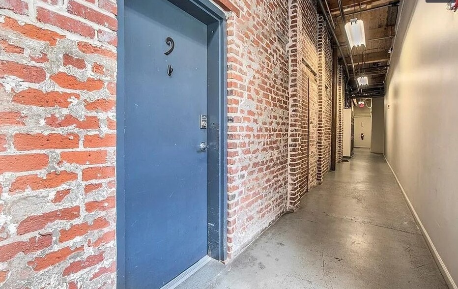 Unit entrance - 320 M L K Jr Dr SE