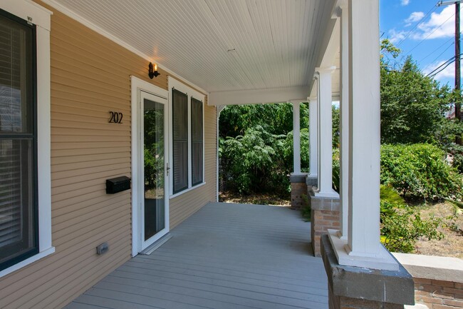 Building Photo - Fabulous 1925 Home in Bryan