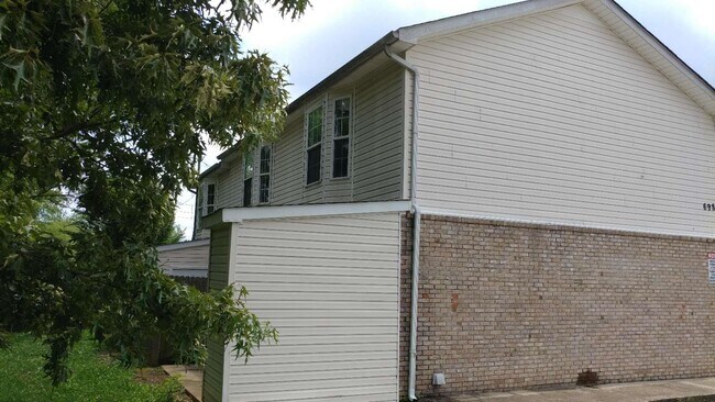 Building Photo - 698 Needmore Rd