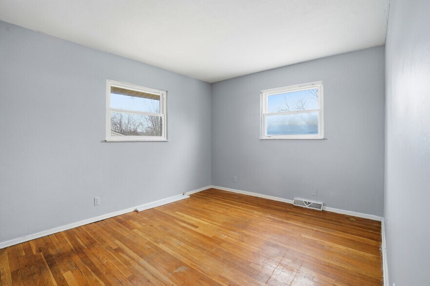 Building Photo - 704 Carlsbad Rd