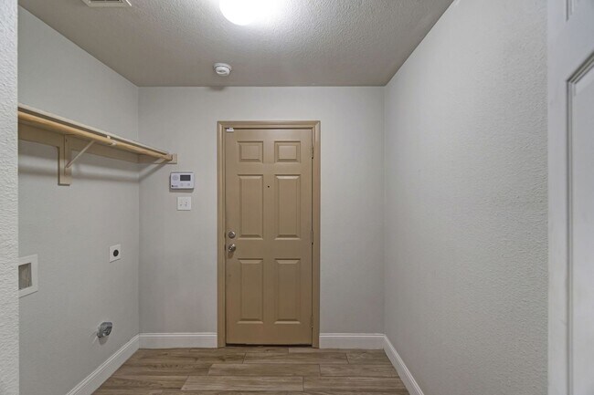 Building Photo - Ready for you to call this one home!
