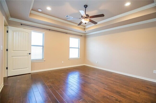 Building Photo - 2955 N Raven Ln