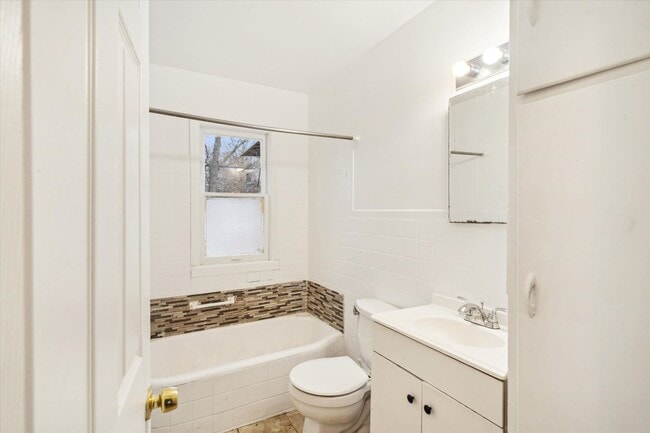 Building Photo - $1095 3 bedroom bungalow