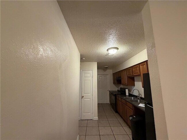 Building Photo - 3708 Shangri-La Dr