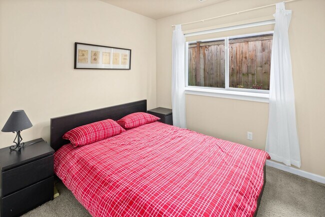 Building Photo - Gorgeous Big Ravenna Home in Seattle