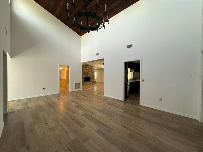 Building Photo - 733 Tropical Cir