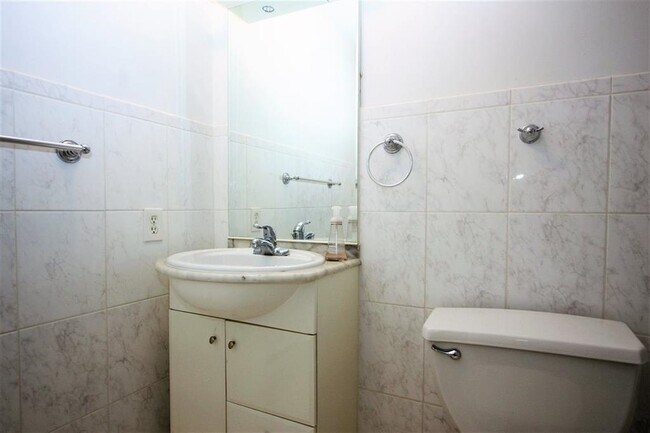 Building Photo - 228 Christopher Columbus Dr