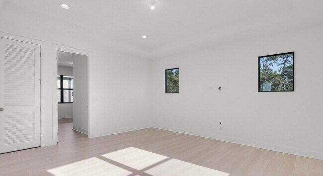 Building Photo - 13174 Artisan Cir