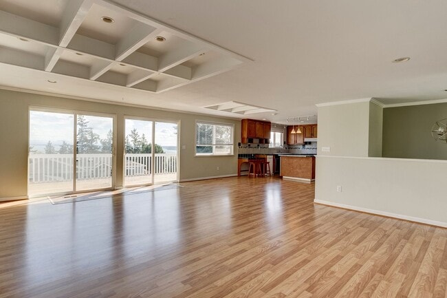 Building Photo - Spacious 2-Story Split-Level Home with Wat...